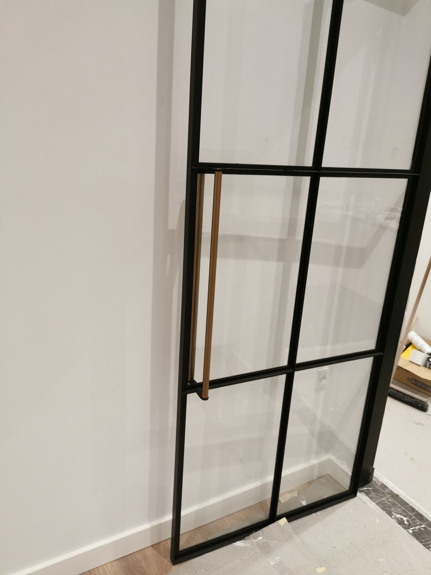 Newyorker dør efter ønskede mål. Bredde: 80-100, Højde: 190-220 i stål - 6,38 mm sikkerhedsglas og glaslister.