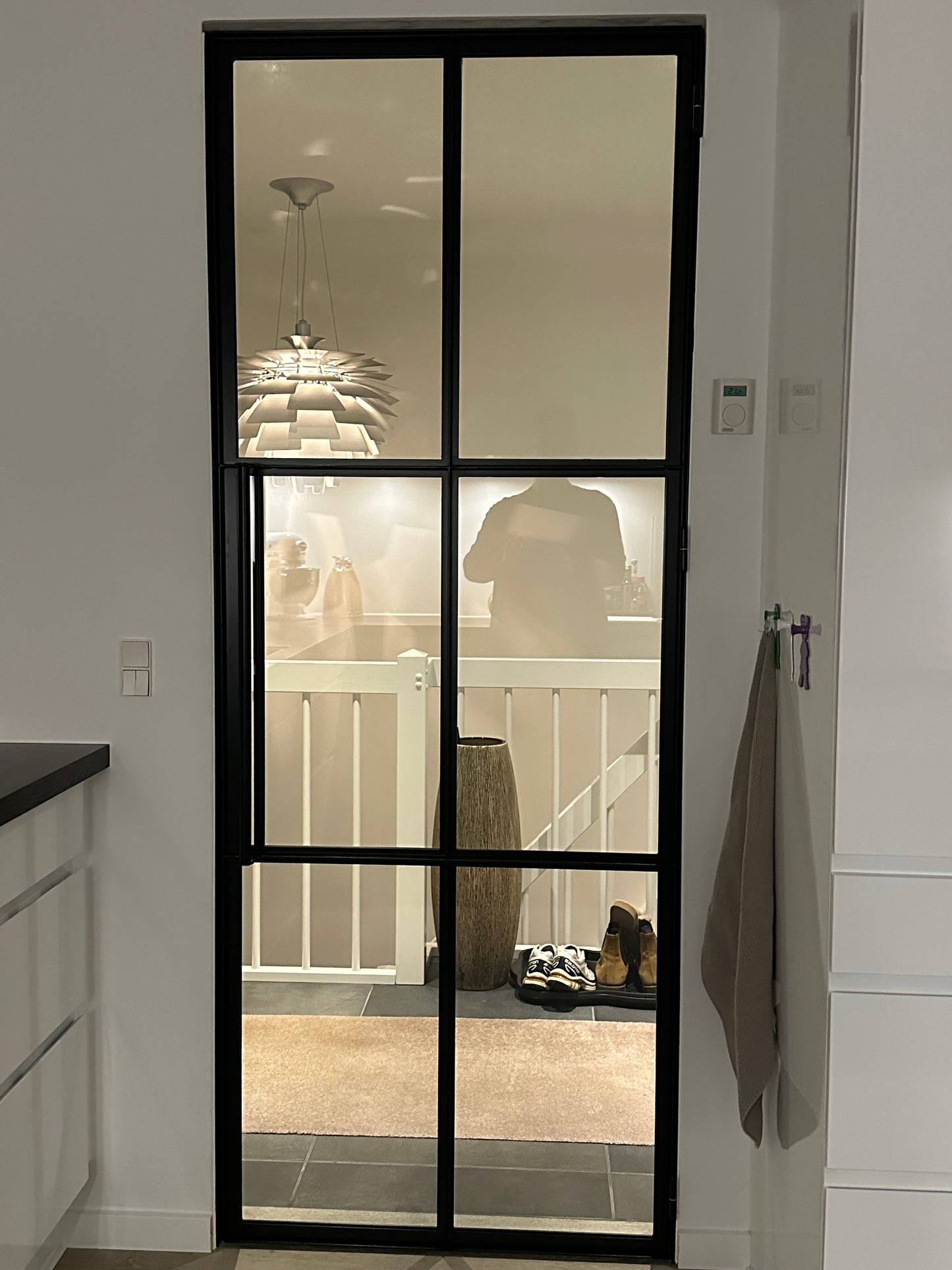 Newyorker dør standard mål 100x210 i stål - Pulverlakeret - 6,38 mm sikkerhedsglas og glaslister.