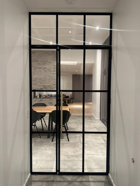 SPECIALMÅL - New Yorker dør i stål med side- og topparti (B:110-160 x H:190-260 cm)