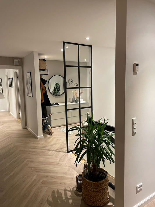 Newyorker væg 70x240, Newyorker væg fremstillet af ægte stål med sort pulverlakeret finish. Steelandmarble.dk