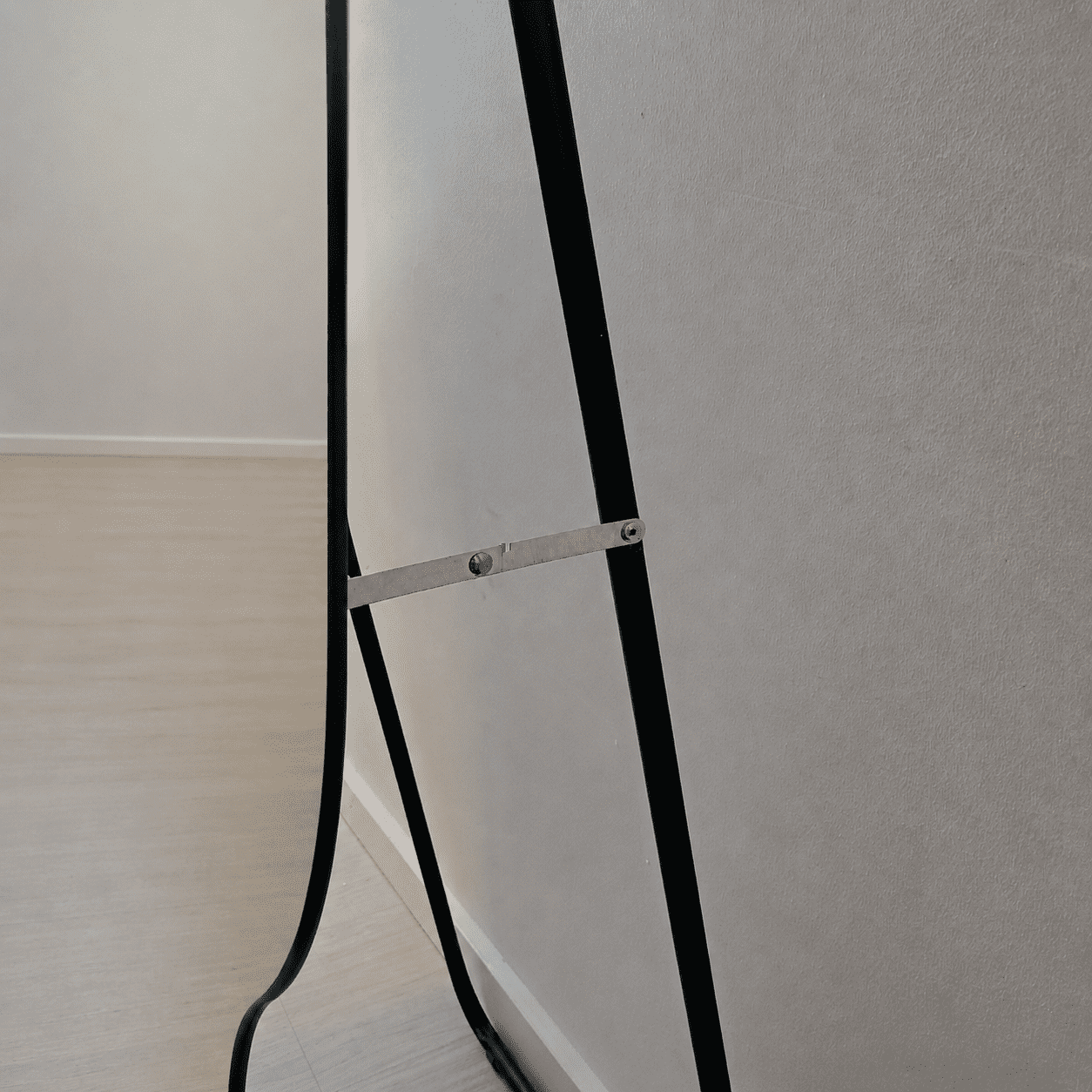Teddy - Asymmetrisk væg-/gulv Spejl 160x75cm