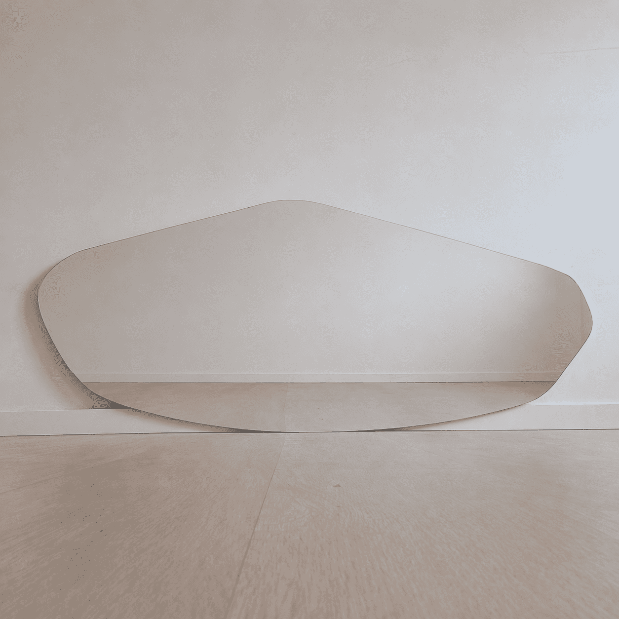 Nisa - Asymmetrisk Vægspejl 140x60cm